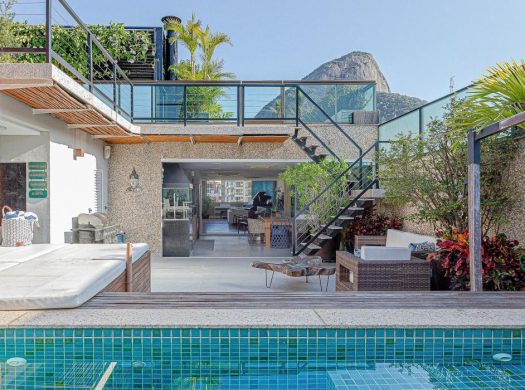 Villa For Sale in Rio de Janeiro